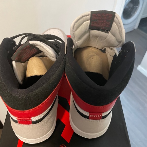 Air Jordan 1 high smoke grey *Authentic* - Picture 3 of 3